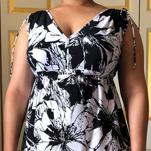 Black and White V-Neck Floral Top
